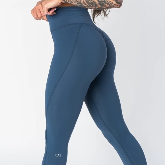 Booty Scrunch Curves & Combat Regal Booty Scrunch Leggings Size M HOT🔥 - Picture 2 of 9